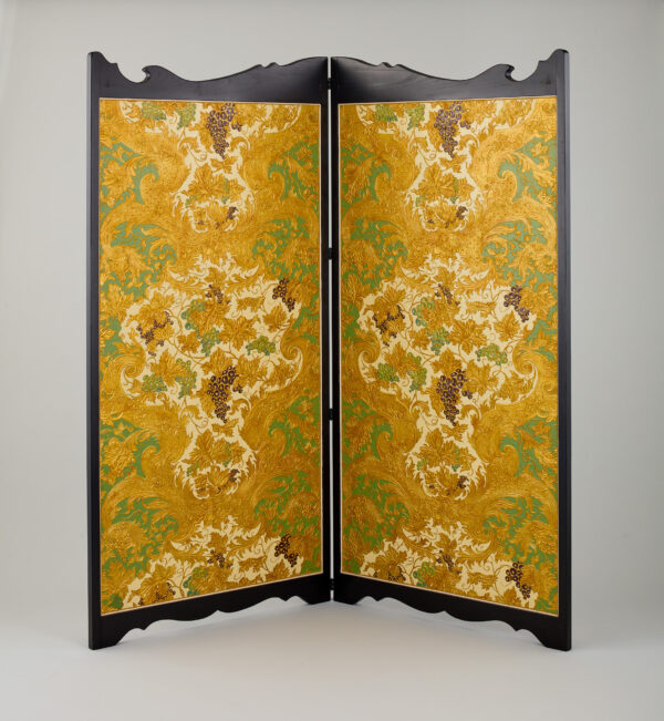 屛風（2面）ぶどう唐草文様